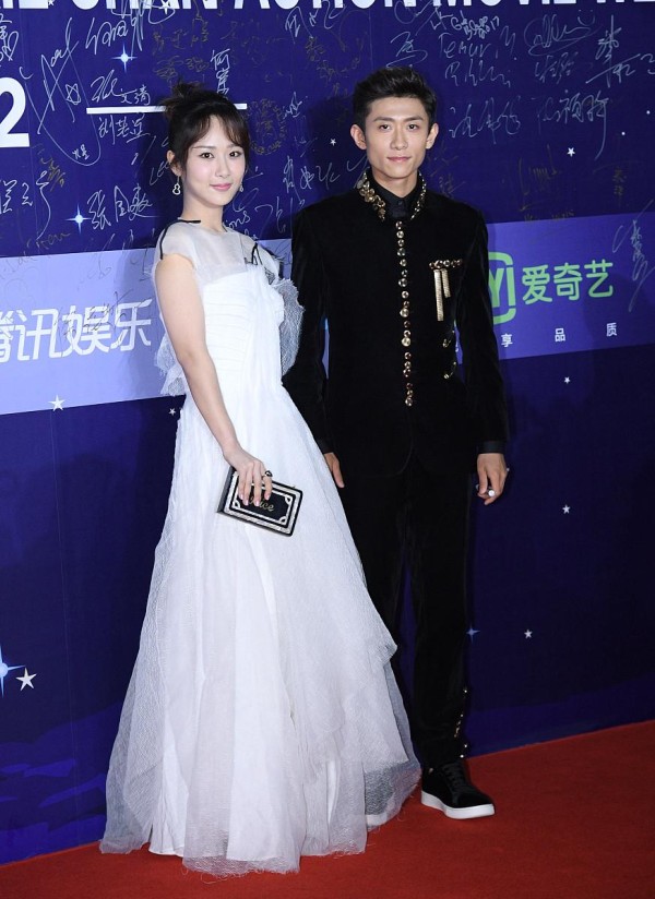 娱乐圈青梅竹马CP图鉴：哪一对让你磕到“爷青回”？