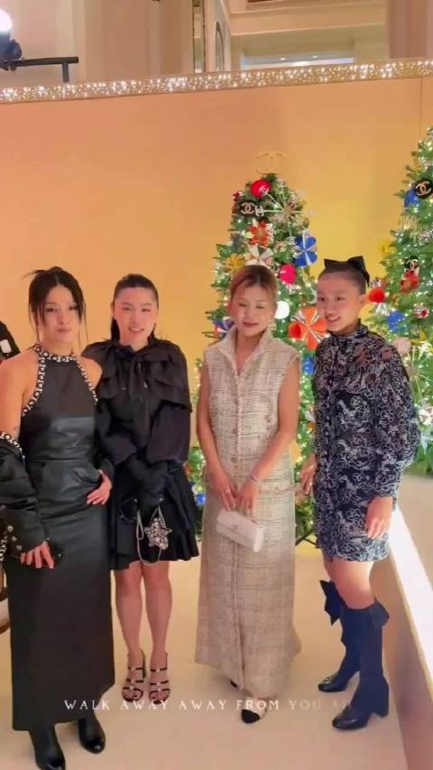 陈奕迅妻女出席晚宴,母女俩长得好像