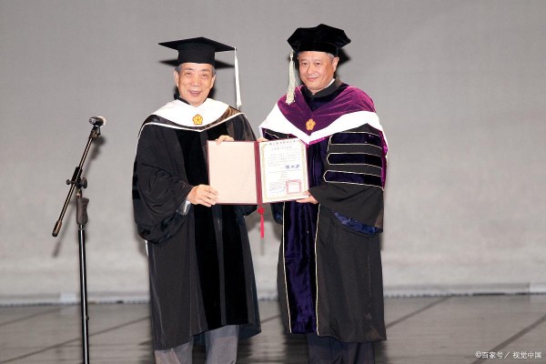 冠军、影帝也读博?别只看“镀金”!这背后是流量时代一场“价值重塑”的社会实验