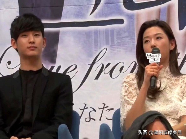 暖阳璀璨岁月：全智贤的“鉴茶雷达”最近又被网友扒出经典案例了！这位姐不愧是娱乐圈行走的人间清醒仪，和男演员合作时态度反差大到能直接当职场教科书——遇上李敏镐秒变笑场王，转头对上金秀贤就切换成冰山模式，这爱憎分明的劲头比我们刷短视频划走不感兴趣还干脆！

当年拍《蓝色大海》时简直甜度爆表，片场随便一个对视就能和李敏镐笑到NG，剧宣现场更是挽着胳膊就蹦跶上台，记者提到对方名字嘴角就自动上扬，这哪是营业...