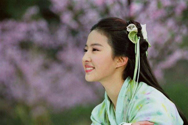 这四位女星被称作“仙剑四美“，个个都肤白貌美，如今发展各不同