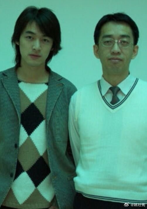 值得一提的是，仙剑奇侠传官方微博今天发布了仙剑首部原创真人剧《仙剑染归尘》概念海报。