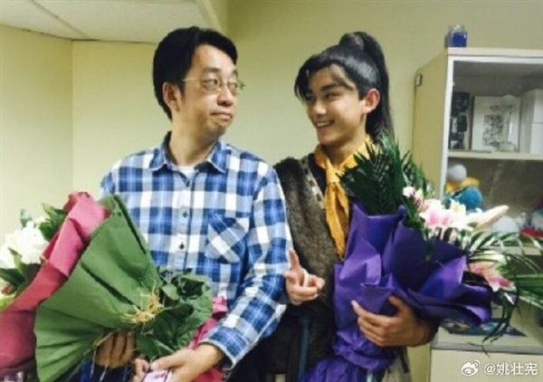 值得一提的是，仙剑奇侠传官方微博今天发布了仙剑首部原创真人剧《仙剑染归尘》概念海报。