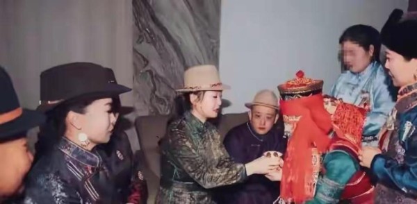 玲花总裁老公真容曝光，女儿一亮相，全网直呼：复制粘贴！