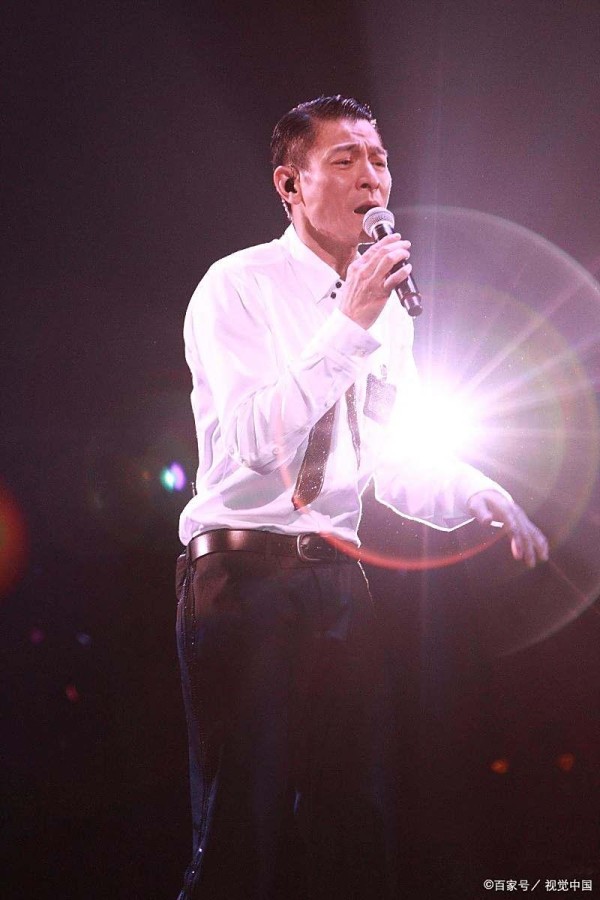 刘德华抖音演唱会今晚开唱!8K 画质重现 34 首金曲,这波青春回忆杀太顶了