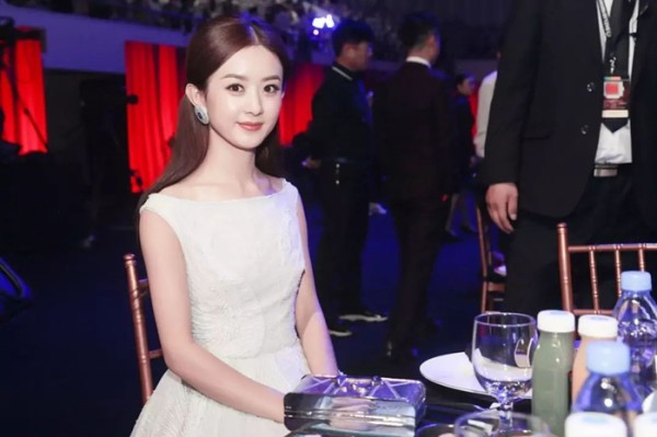 赵丽颖上了富豪榜,却被无数人吐槽,真相好令人心碎…