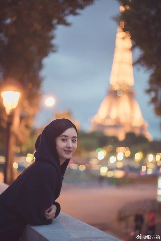 荣耀新代言人赵丽颖（图片引自微博）