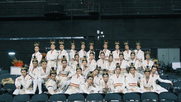 演员合影。图据眉歌