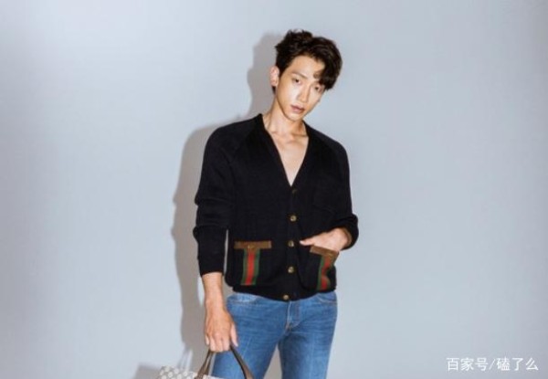 Rain发布最新复古写真集，锁骨明显时尚感爆棚，颜值重回巅峰