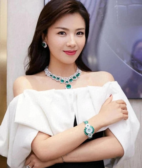 明星艺人在影视寒冬中的多元求生之路