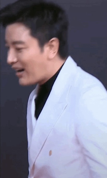 贾乃亮怎么胖成这样了？你们不觉得他和黄晓明长得越来越像？