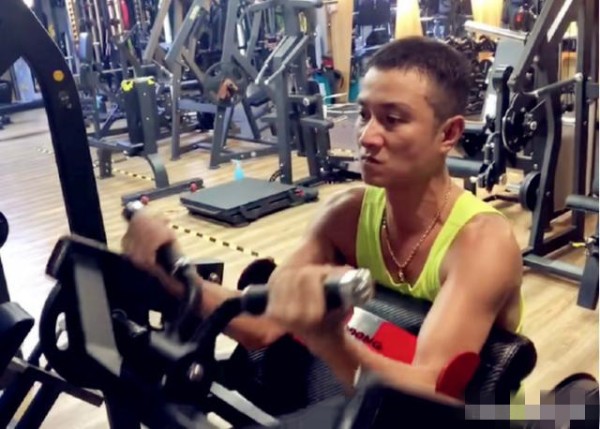 文章求复合？特意飞上海健身，自己住北京，马伊琍豪宅在上海！