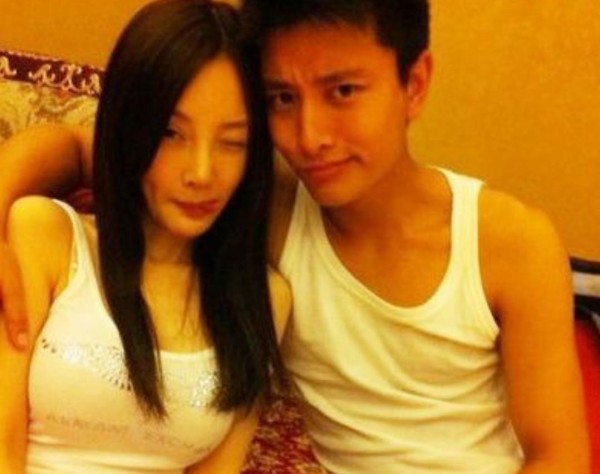 李小璐沉迷练舞健身，贾乃亮忙上综艺，甜馨的独立让人心疼！