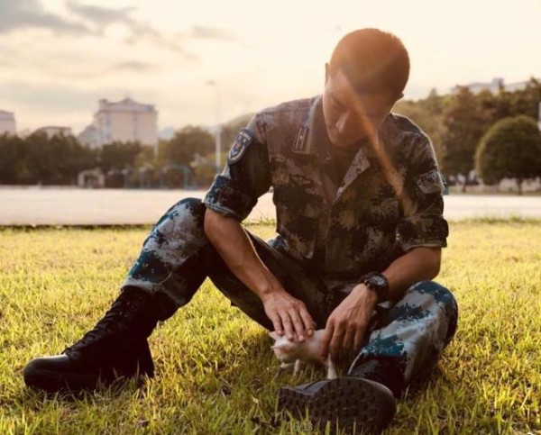 贾乃亮首次正面公开婚姻状况，半年没回家，和李小璐需要空间