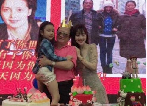 贾乃亮首次正面公开婚姻状况,半年没回家,和李小璐需要空间