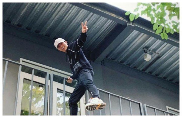 贾乃亮晒近照,调皮的亮又回来了,网友:又回到了以前2的状态!