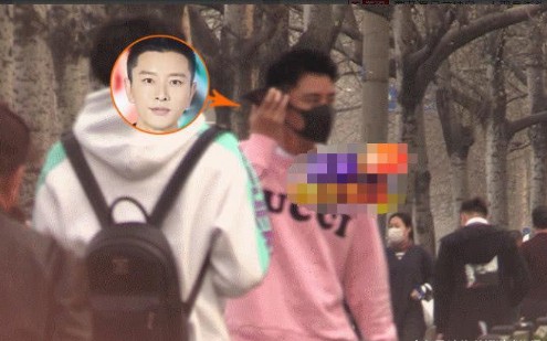 贾乃亮近况曝出，甜馨李小璐不在身边，独自现身街头？