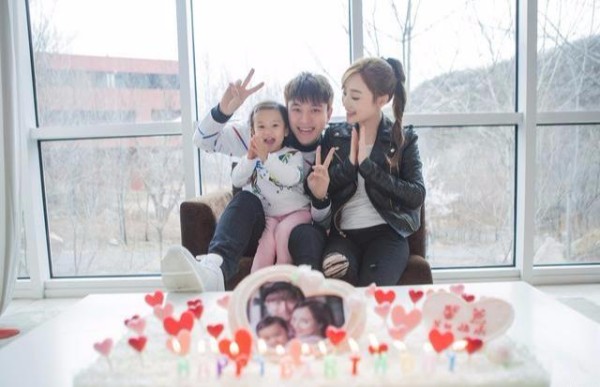 李小璐贾乃亮近况被爆，两人差距太大，网友：终于知道谁狠心了