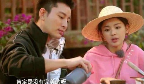 贾乃亮近况曝出，甜馨李小璐不在身边，独自现身街头？