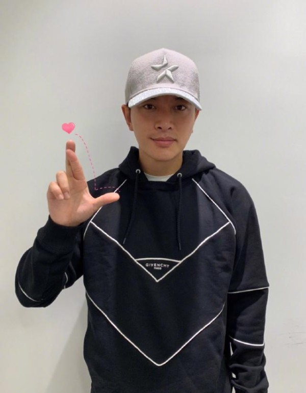 贾乃亮深夜发内涵微博，贾乃亮妈妈罕见曝光，全程只字不提李小璐