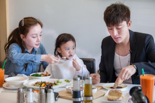 经纪人晒贾乃亮剧照,发文暗示两人破镜重圆:又一屏!兵棋推演!