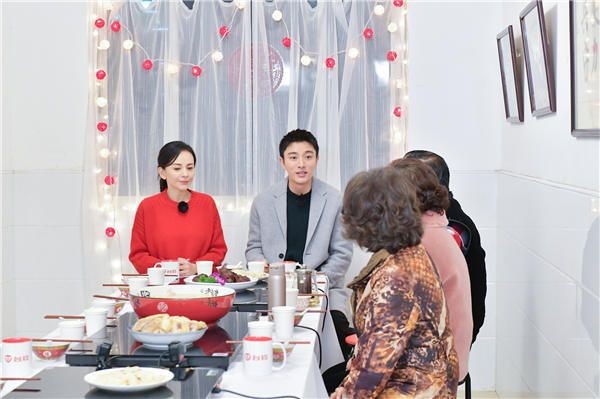 《亲爱的，来吃饭》见证“幸福村”和谐邻里情，贾乃亮喜提永久“蹭饭权”