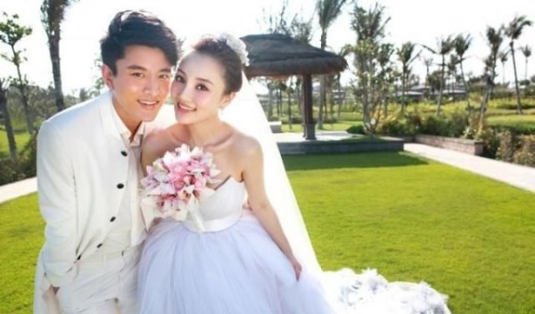 揭秘贾乃亮与李小璐婚姻状况年初已协议离婚 女方曾找媒体洗白