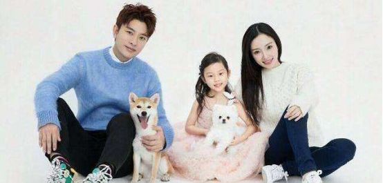 李小璐与贾乃亮离婚后，首次晒出亲密合影，网友：果然不出所料