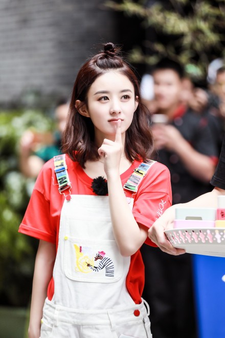 赵丽颖贾乃亮都设置了微博半年可见,微博这个新功能深受明星喜欢