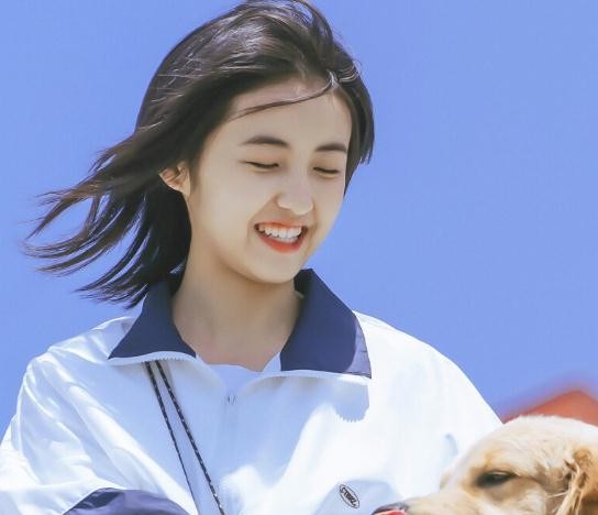 张子枫和谁演过情侣(张子枫杨紫综艺节目)