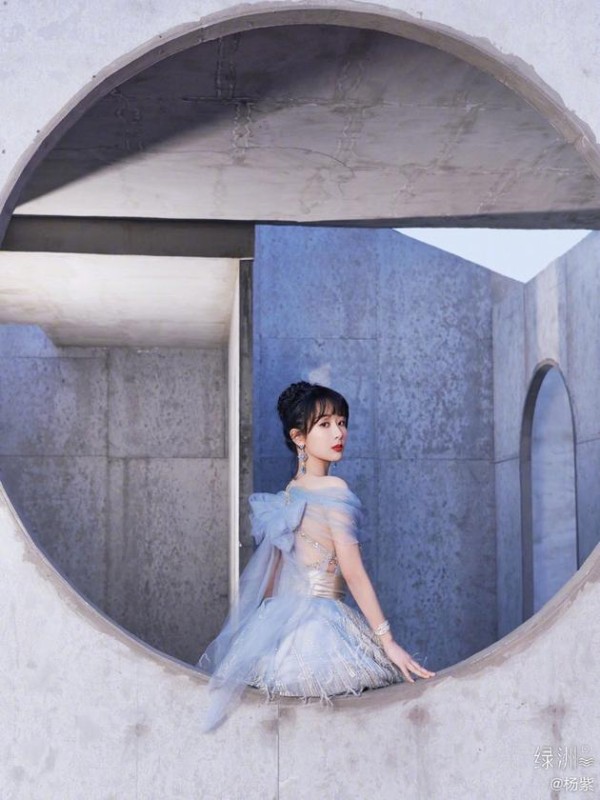 杨紫摘得2019“微博QUEEN”