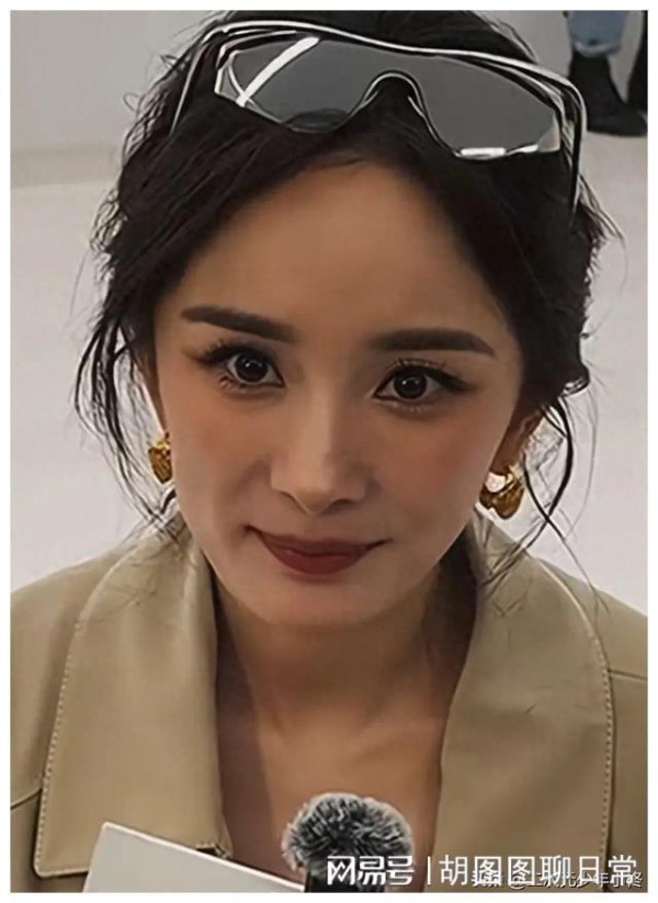 38岁杨幂近照曝光！颜值高有气质，这么近距离拍摄都无懈可击！