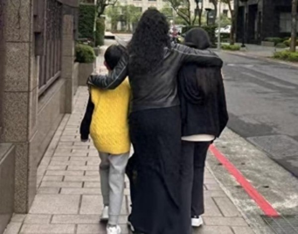 汪小菲妻子马筱梅素颜出镜,状态好到堪比明星,和婆婆亲如母女!