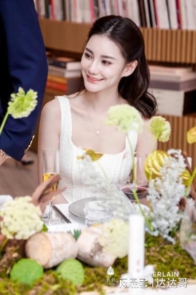 汪小菲现任妻子mandy发声_汪小菲晒与Mandy结婚证，官宣再婚：我的老婆来自台北