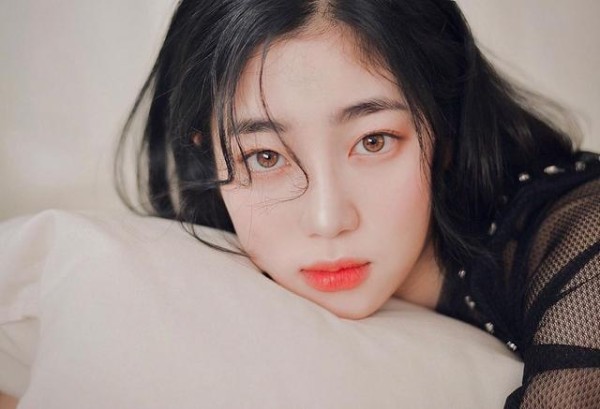 走红ins的美妆博主，仙女颜值令人心动，穿搭更是有一手