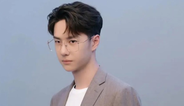 乐华娱乐登陆港股，王一博吴宣仪等艺人现身，上市首日高开37%