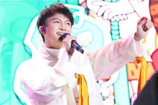 周深即将出席第二十六届东方风云榜 活动现场气氛火爆