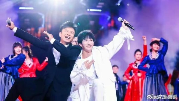 从自卑男孩到国宝级歌手，周深的柔情天籁，成就了他的逆袭人生