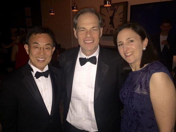 从左至右依次为万达文化集团副总裁高群耀，Open Road Films公司CEO Tom Ortenberg， AMC执行副总裁 Elizabeth Frank