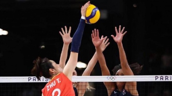 央5访谈节目《体坛零距离》深度对话郎平朱婷师徒二人,内容丰富引发热议,展现体坛动人故事与真实情感