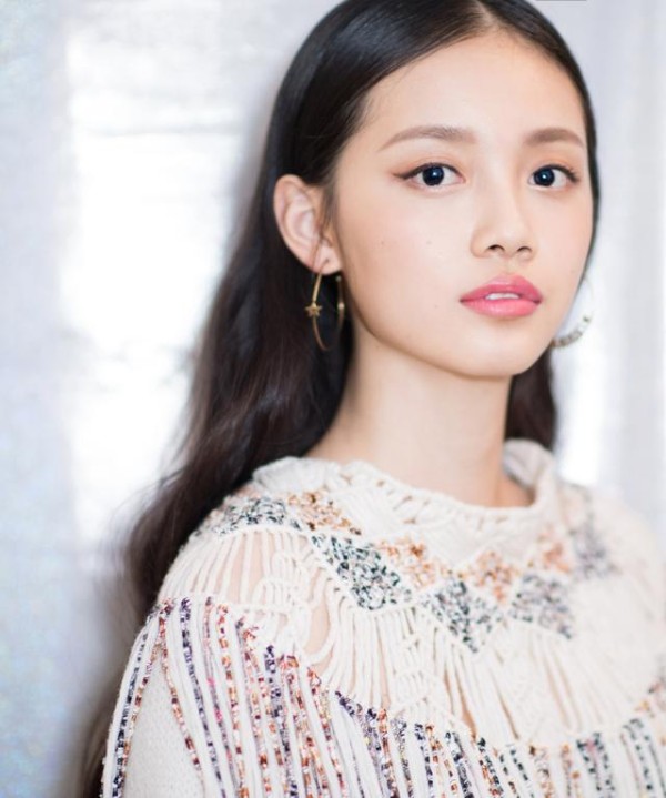 她15岁被评为最美新面孔，如今18岁与赵丽颖搭戏，获最佳女演员奖