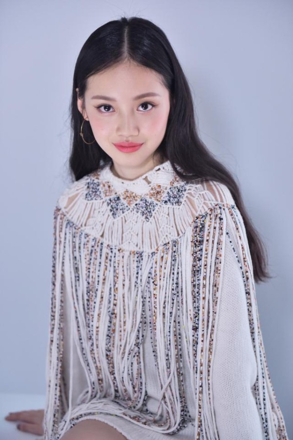 她15岁被评为最美新面孔，如今18岁与赵丽颖搭戏，获最佳女演员奖