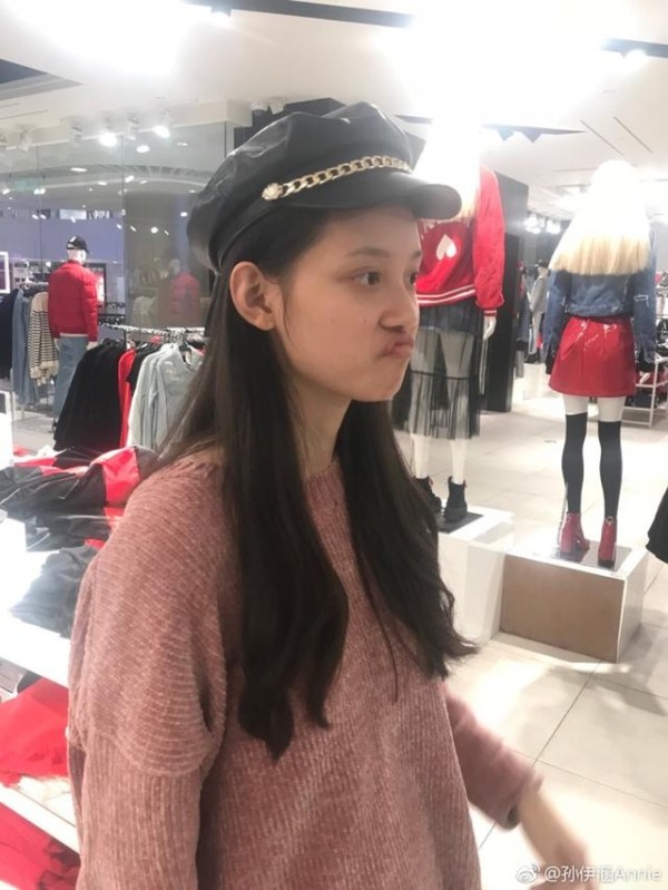 她15岁被评为最美新面孔，如今18岁与赵丽颖搭戏，获最佳女演员奖