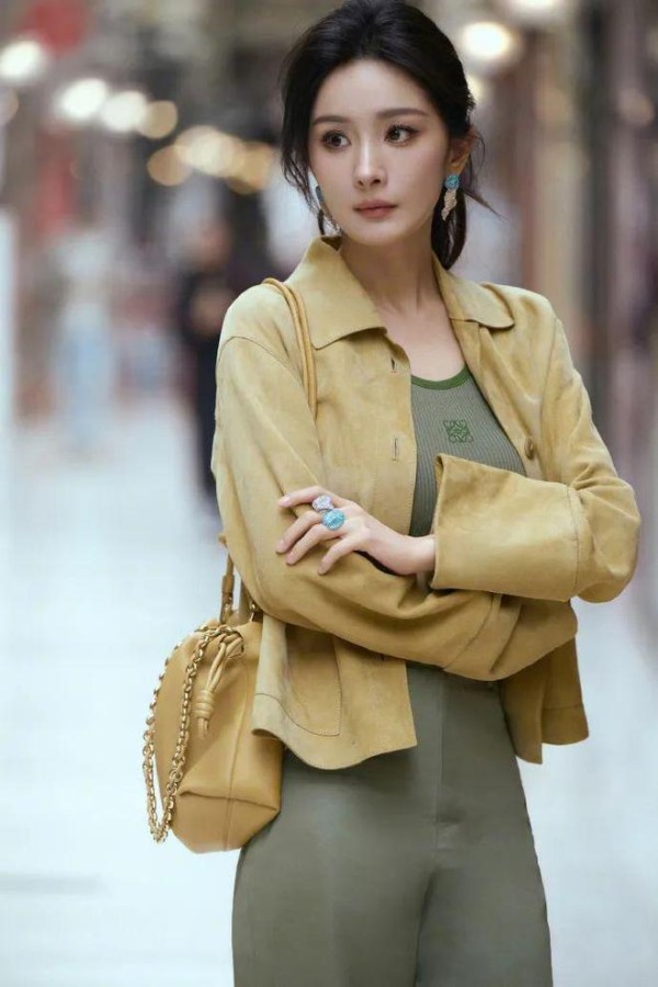 当红小生遭威胁？杨幂当考官？张凌赫抢番成功？夏之光分手搞事业？姨太问答