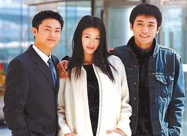 他曾经比黄晓明还火,被称为一线小生,却被两个女人毁了半生