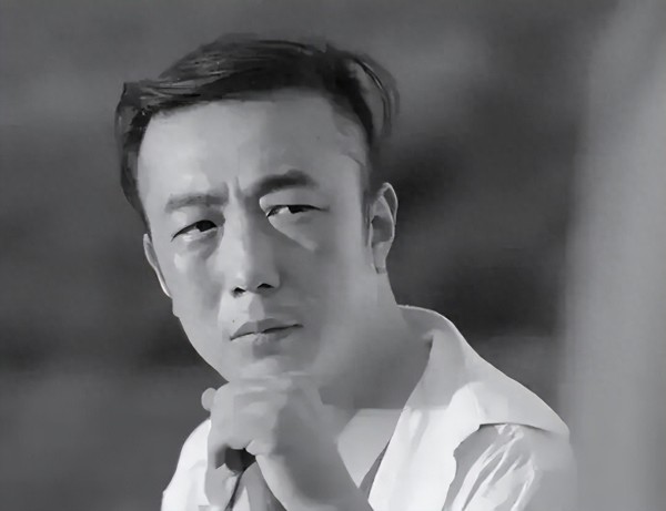 44岁男演员突发脑出血去世！家人发声：他觉得自己年轻，没在意