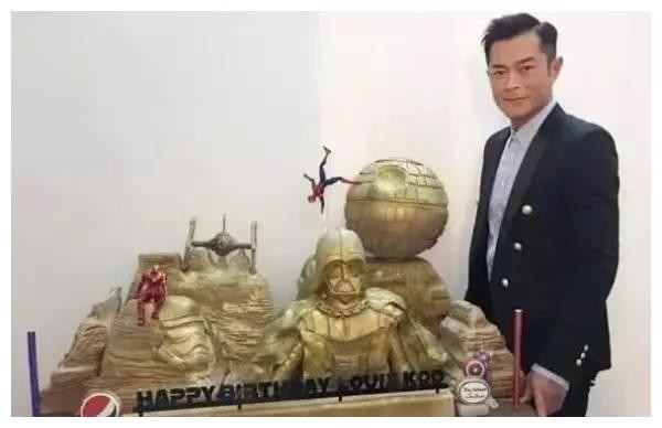 明星“生日蛋糕”长啥样？戚薇重口味，高晓松的社会，他的最费钱