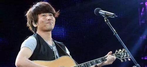 明星们的另类成功之路：从杂技到演艺的精彩转型