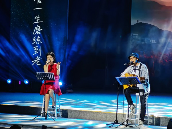 “山边的故事”莫海媚粤语金曲慈善音乐会在兴义举行(图2)