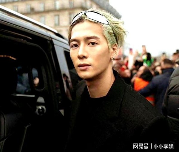 王嘉尔揭露真相：财富再多也无法治愈内心的空虚！